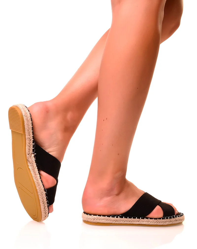 Nu-pieds noirs à lanières croisées