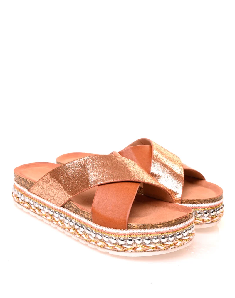Nu-pieds camel à semelles compensées à détails