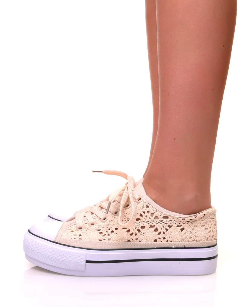 Baskets beiges ajourées effet dentelle à plateformes