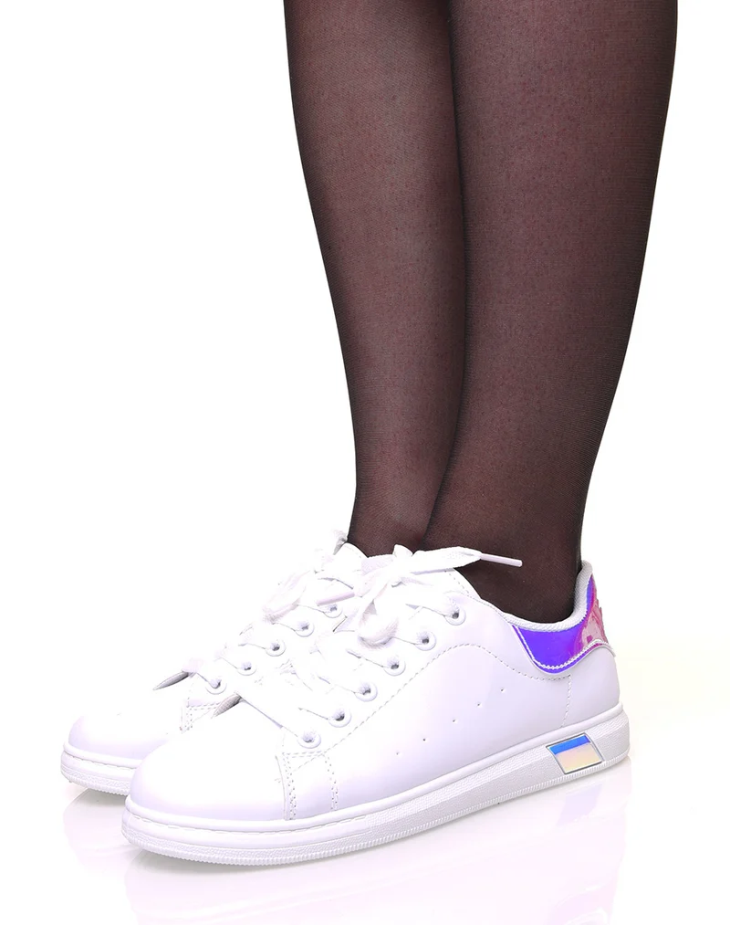 Baskets blanches à lacets avec détails holographiques