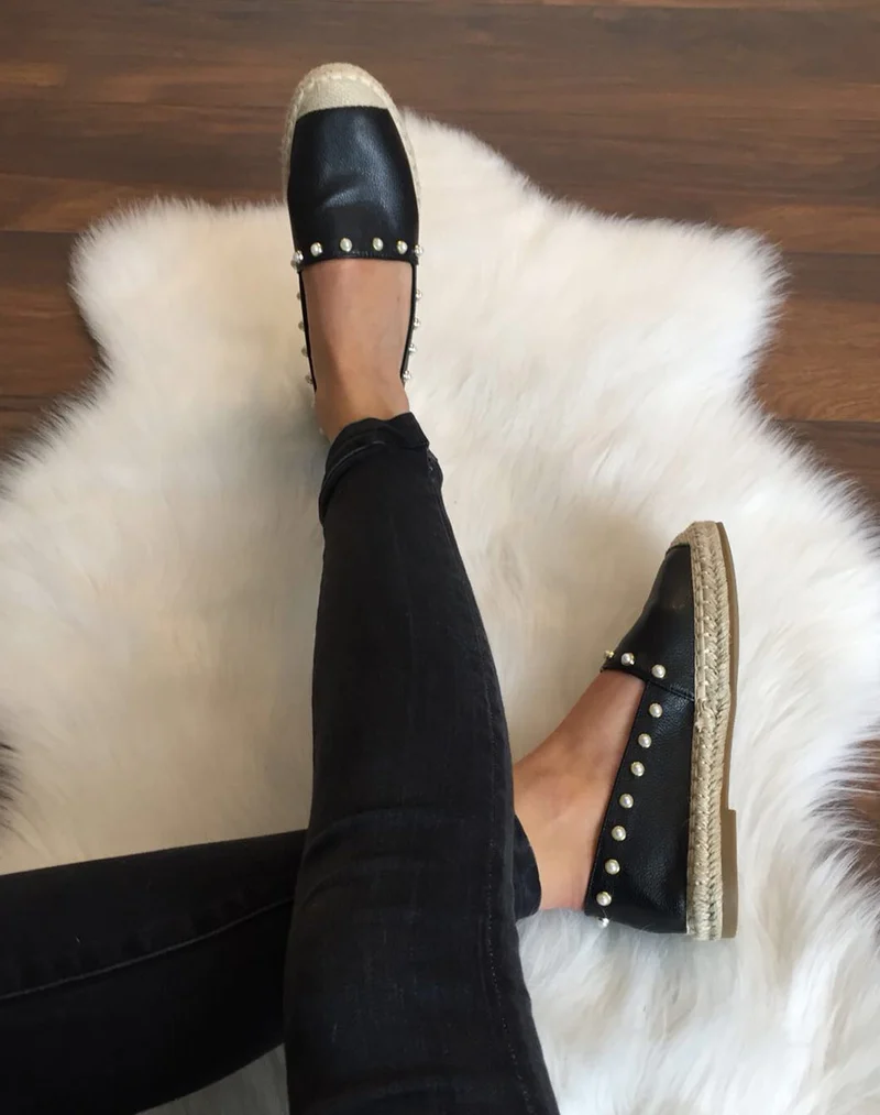 Espadrilles noires ornées de perles