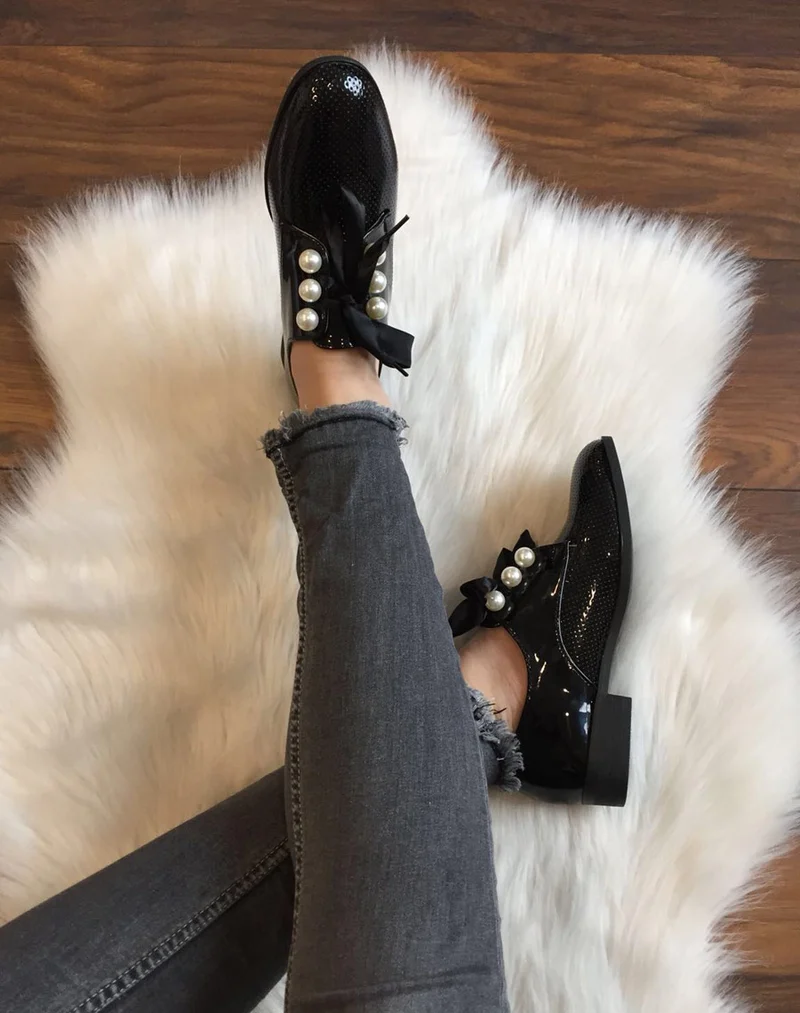 Derbies noires perlées