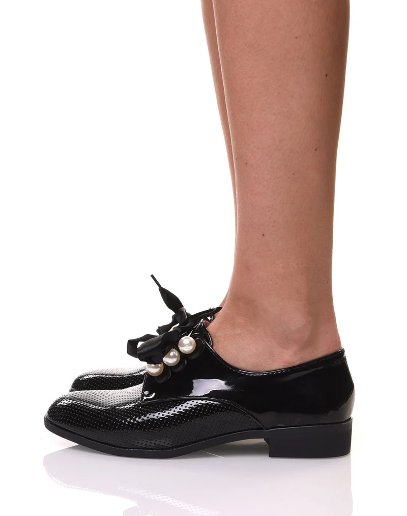 Derbies noires perlées