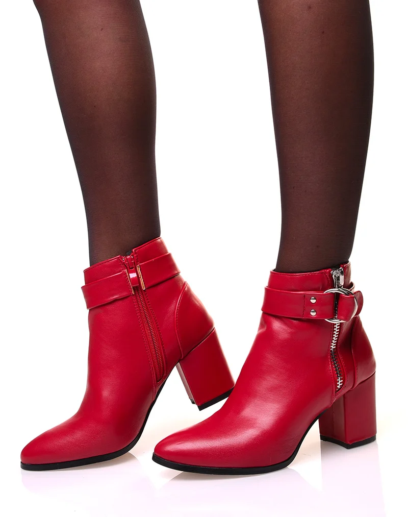 Bottines rouges à effet cuir à sangle