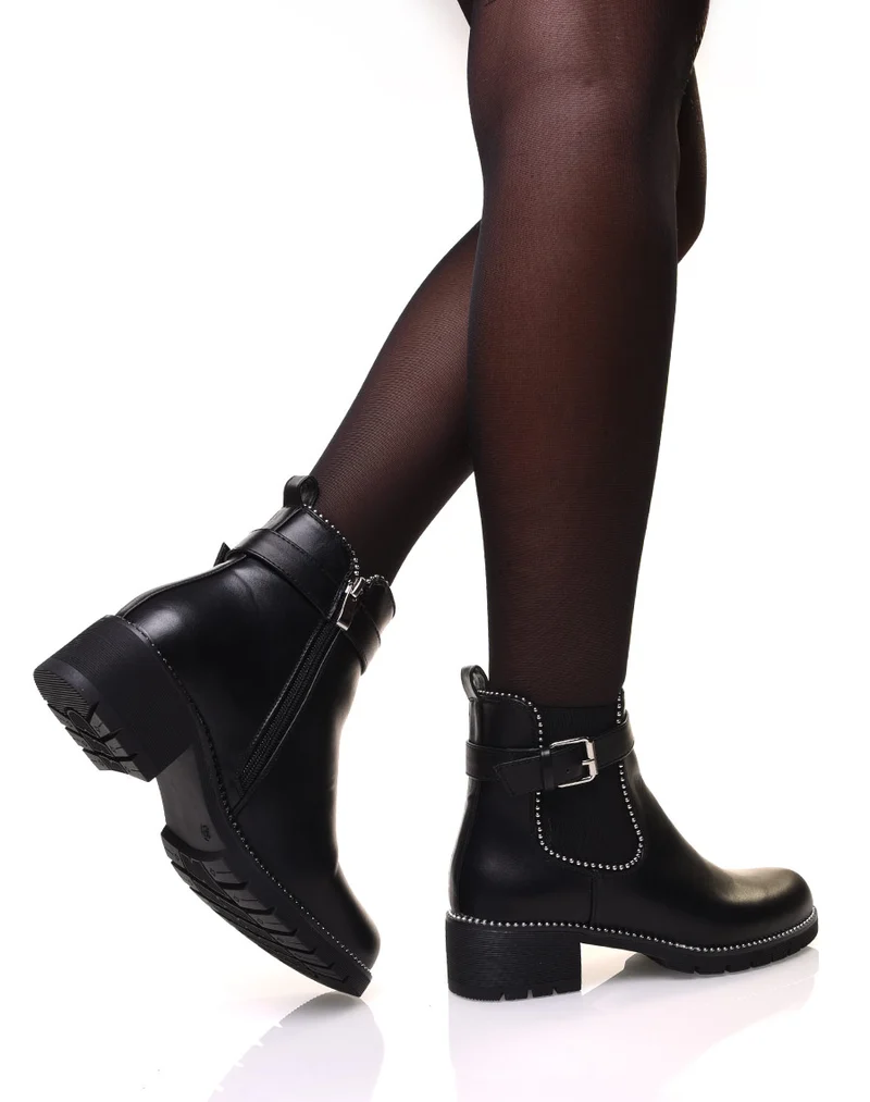 Bottines noires à clous