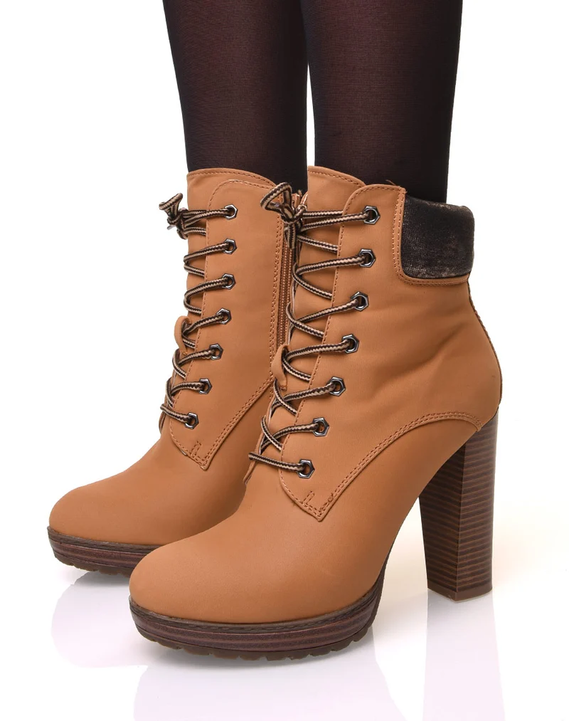 Bottines à lacets camelles à talons hauts