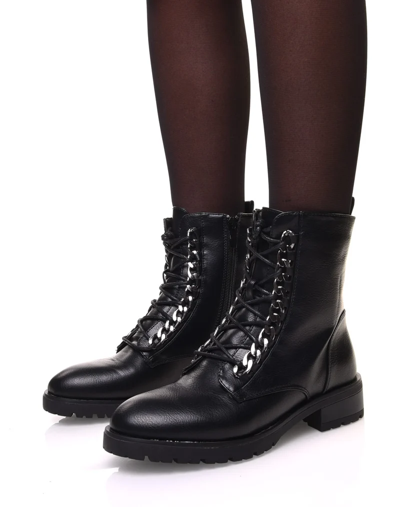 Bottines montantes noires à lacet et détails chaines