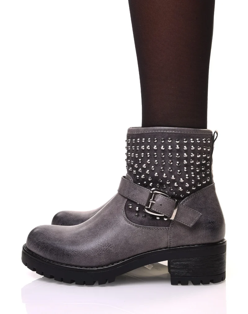 Bottines grises à lanières ornées de petits clous