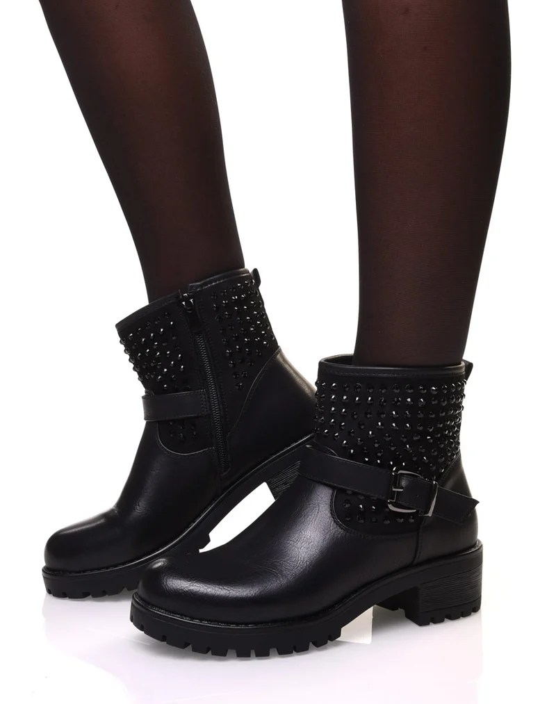 Bottines noires à lanières ornées de petits clous