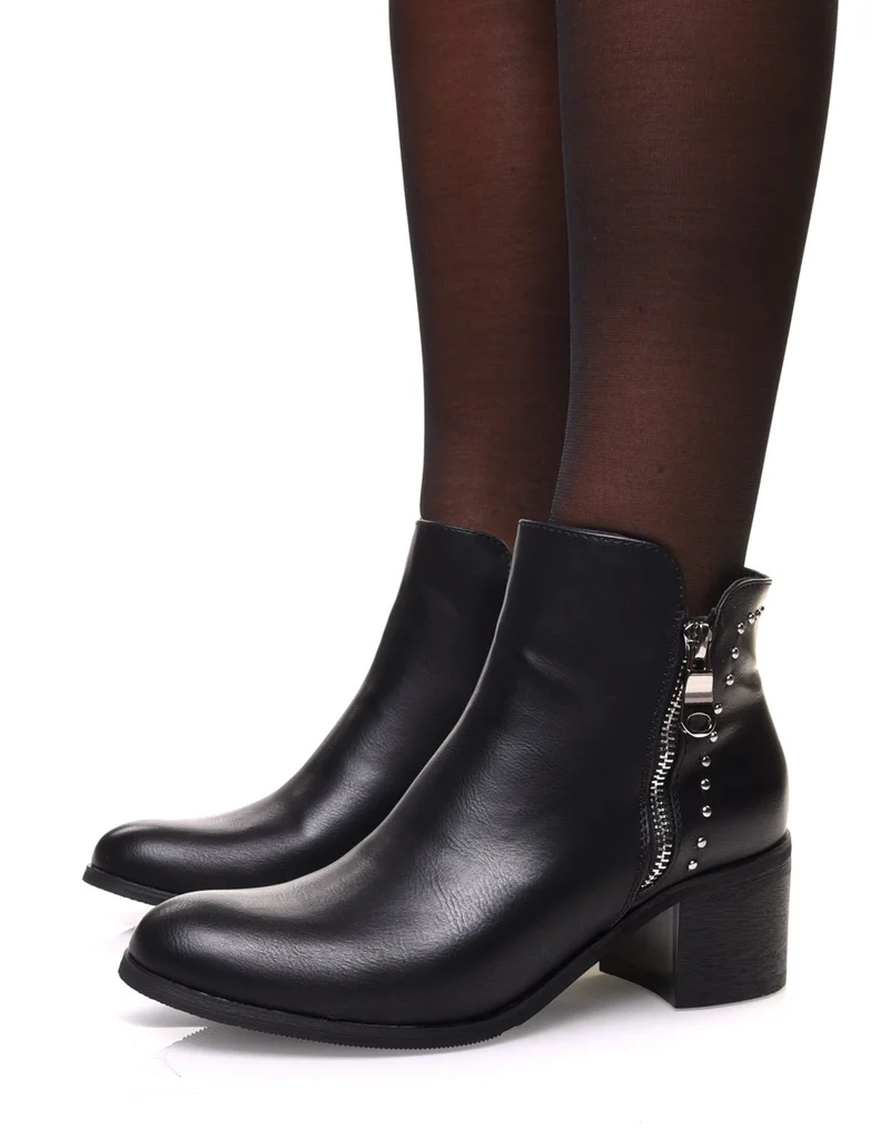 Bottines noires à talon mi haut et clous décoratifs