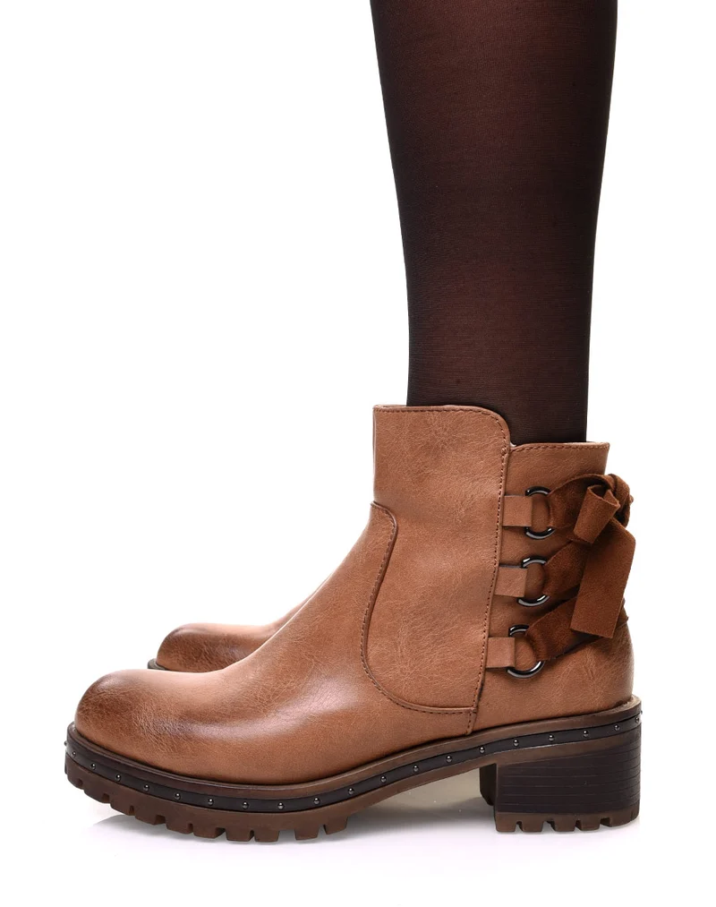 Bottines camelles à nœud et semelle crantée