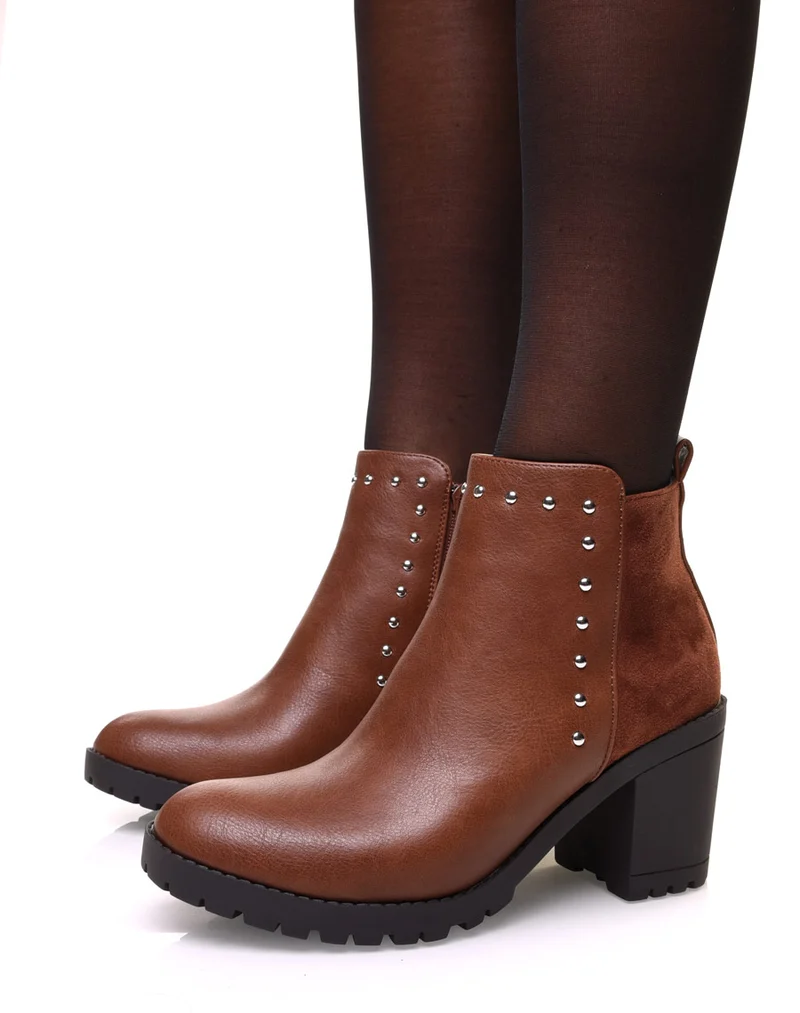 Bottines camelles bi matières et détails cloutés