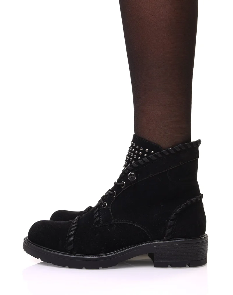 Bottines noires en suédine à lacets