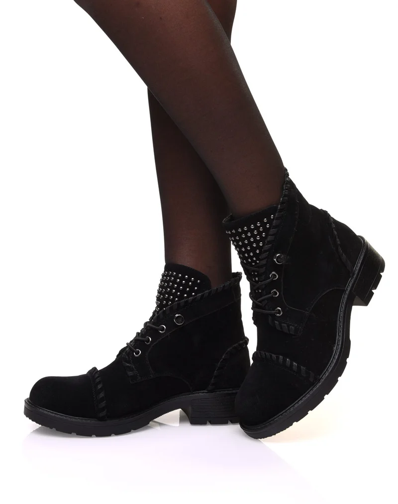 Bottines noires en suédine à lacets