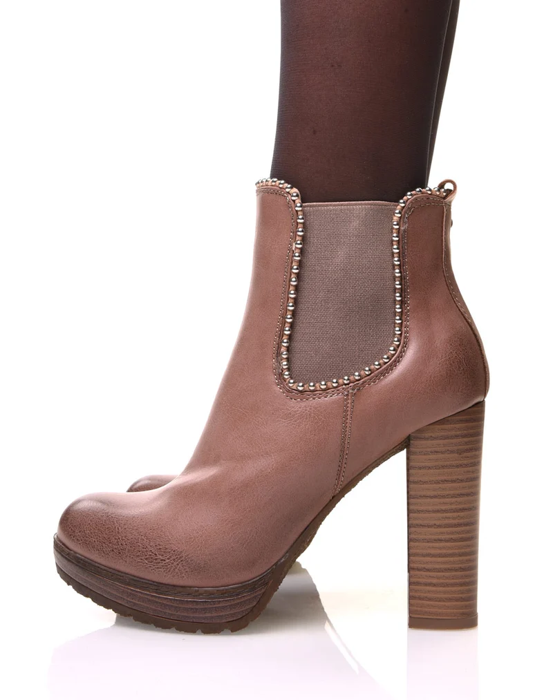 Chelsea boots roses à talons et détails perles