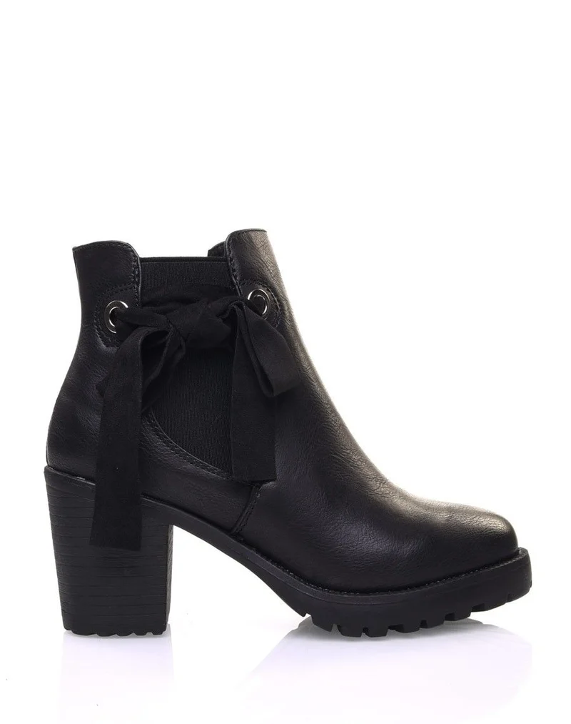Bottines crantées noires à noeuds et oeillets