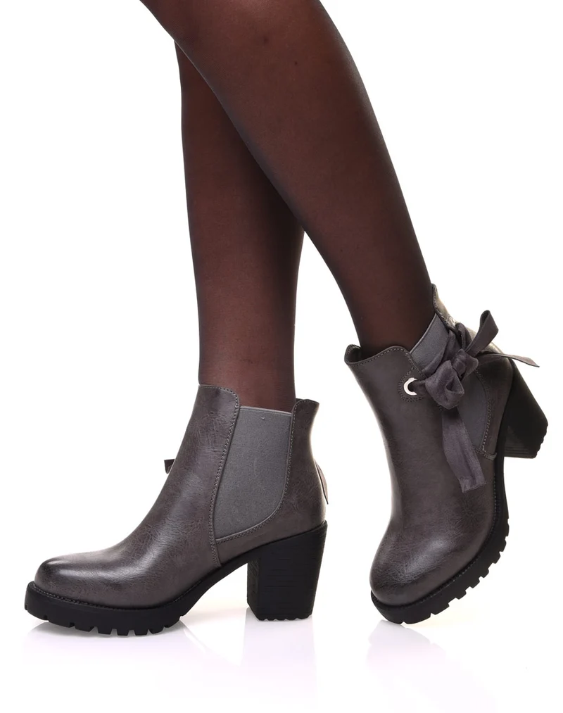 Bottines crantées grises à nœud et œillets