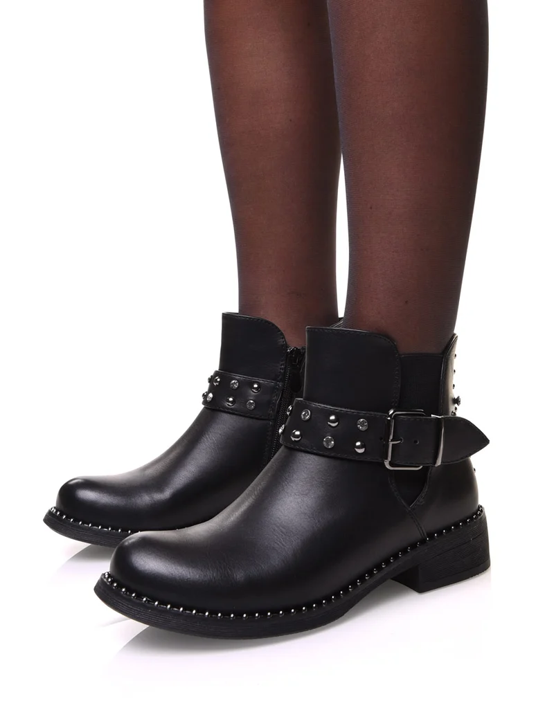 Bottines noires à sangle aux détails perles et strass