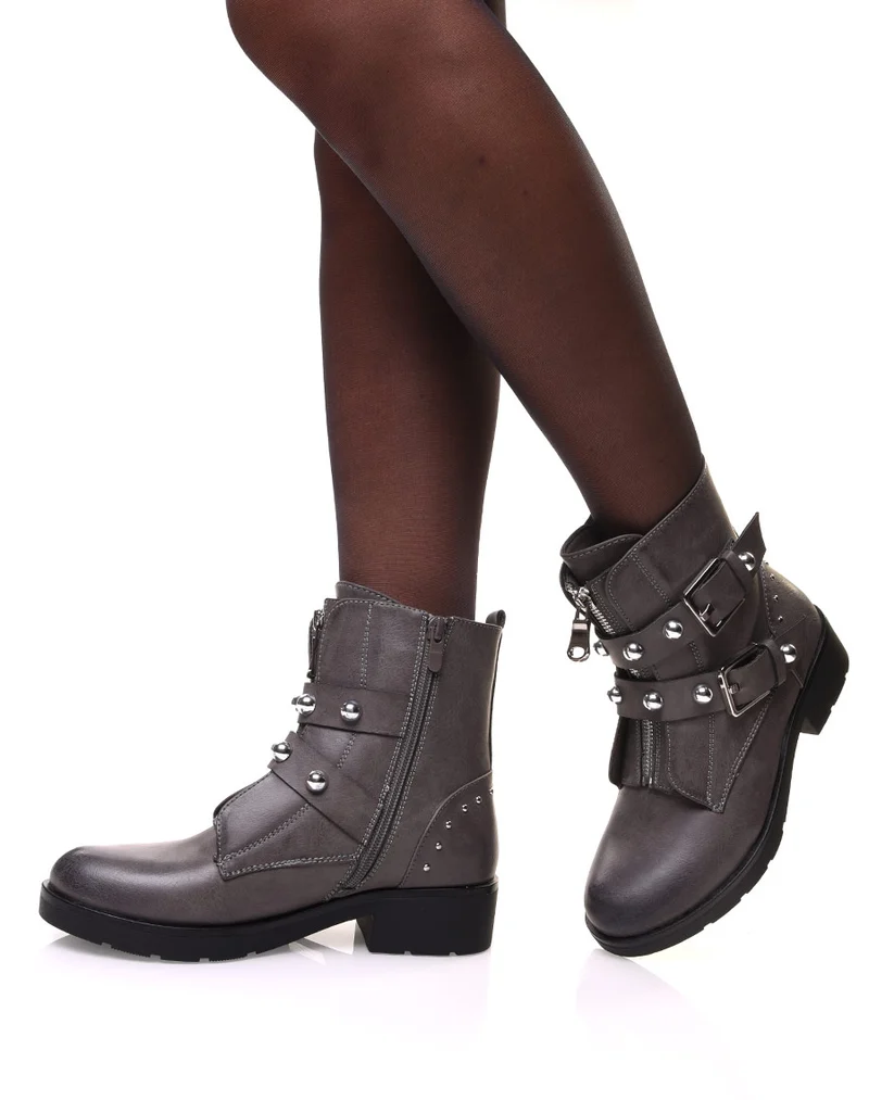 Bottines grises plates a sangles perlées