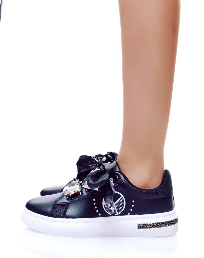 Baskets noires avec rubans