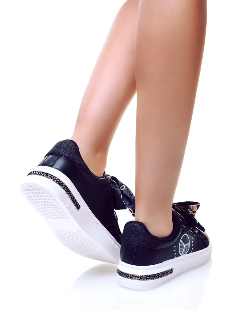 Baskets noires avec rubans