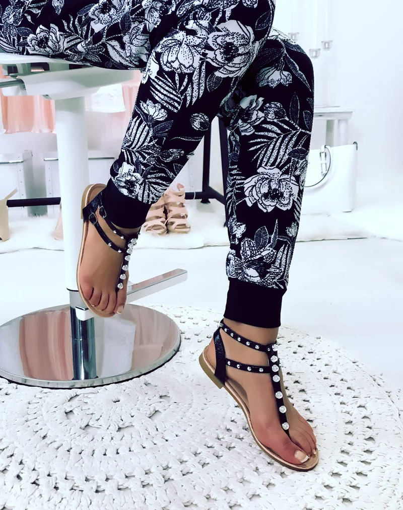 Nu-pieds noirs à perles