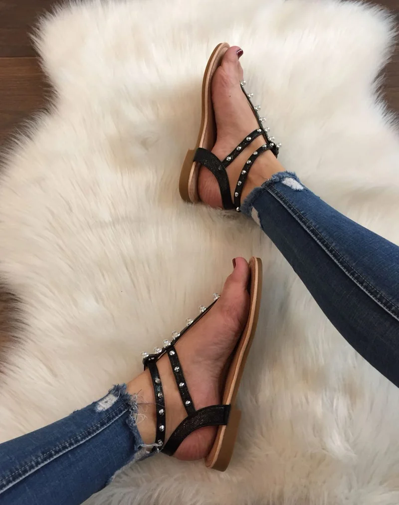 Nu-pieds noirs à perles