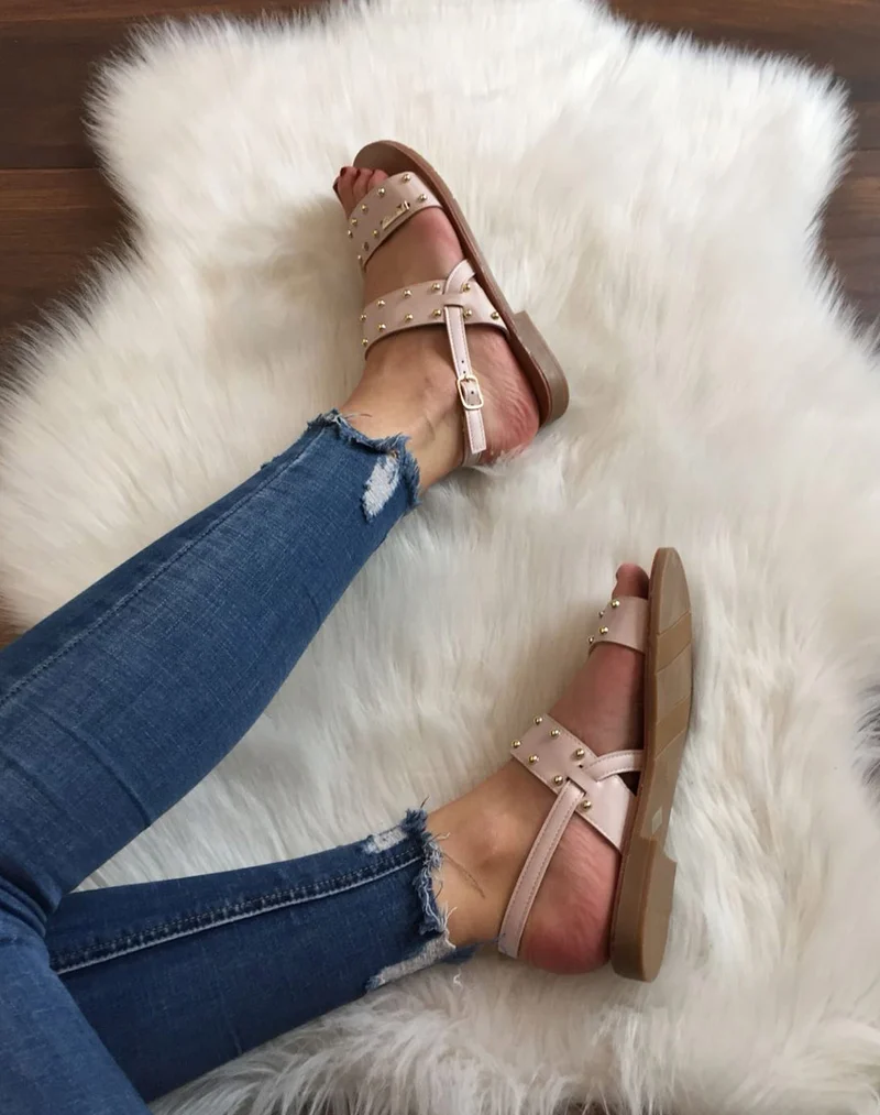 Nu-pieds roses cloutés or