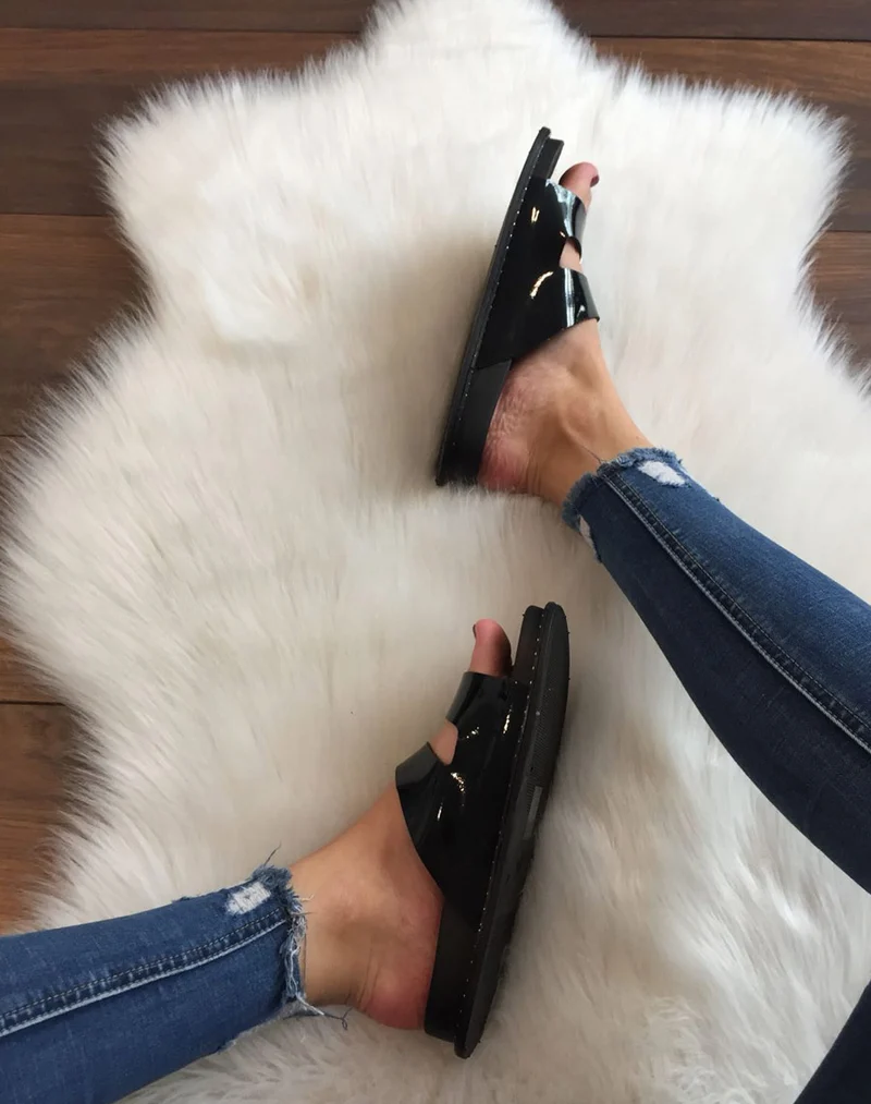Mules noires à boucles argent
