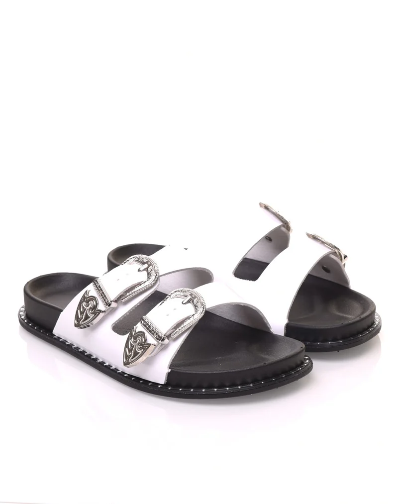 Mules blanches à boucles argent