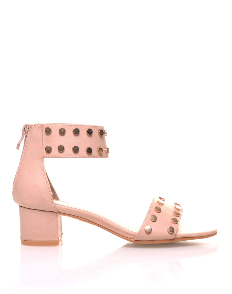Sandales talon carré clouté beiges