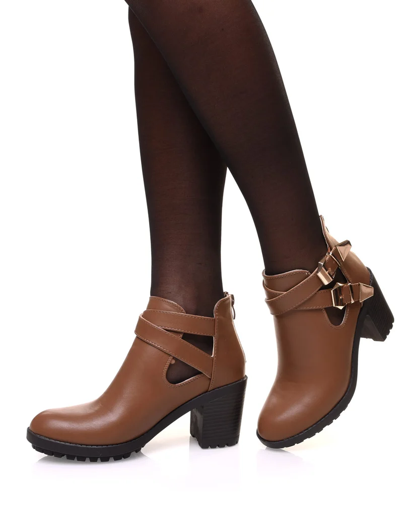Bottines marrons crantées à boucles croisées