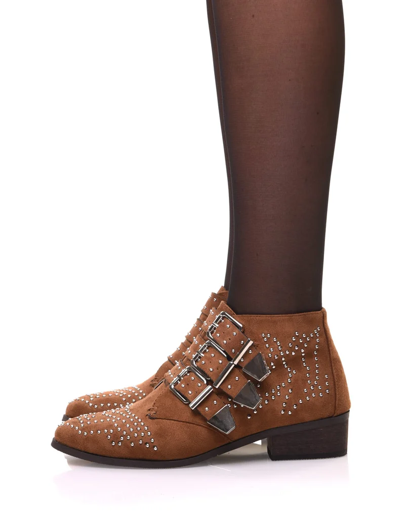 Bottines plates camel en suédine cloutées
