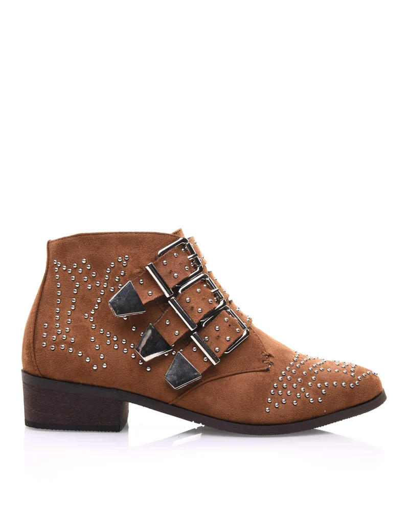 Bottines plates camel en suédine cloutées