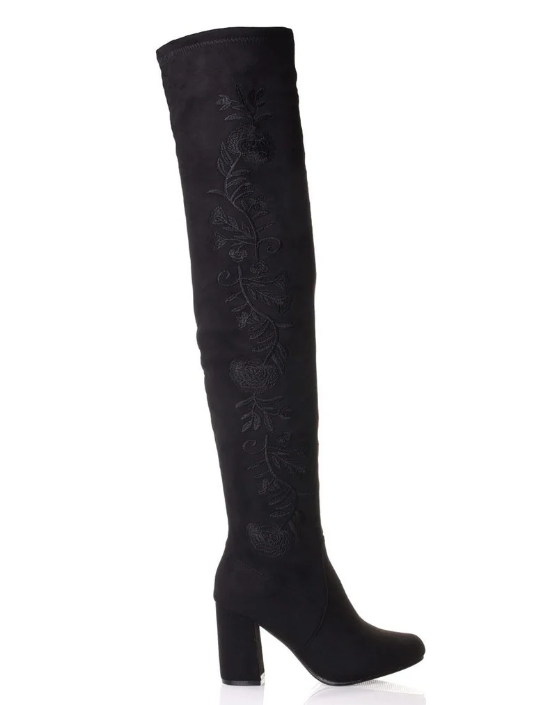Cuissardes noires brodées à talons hauts