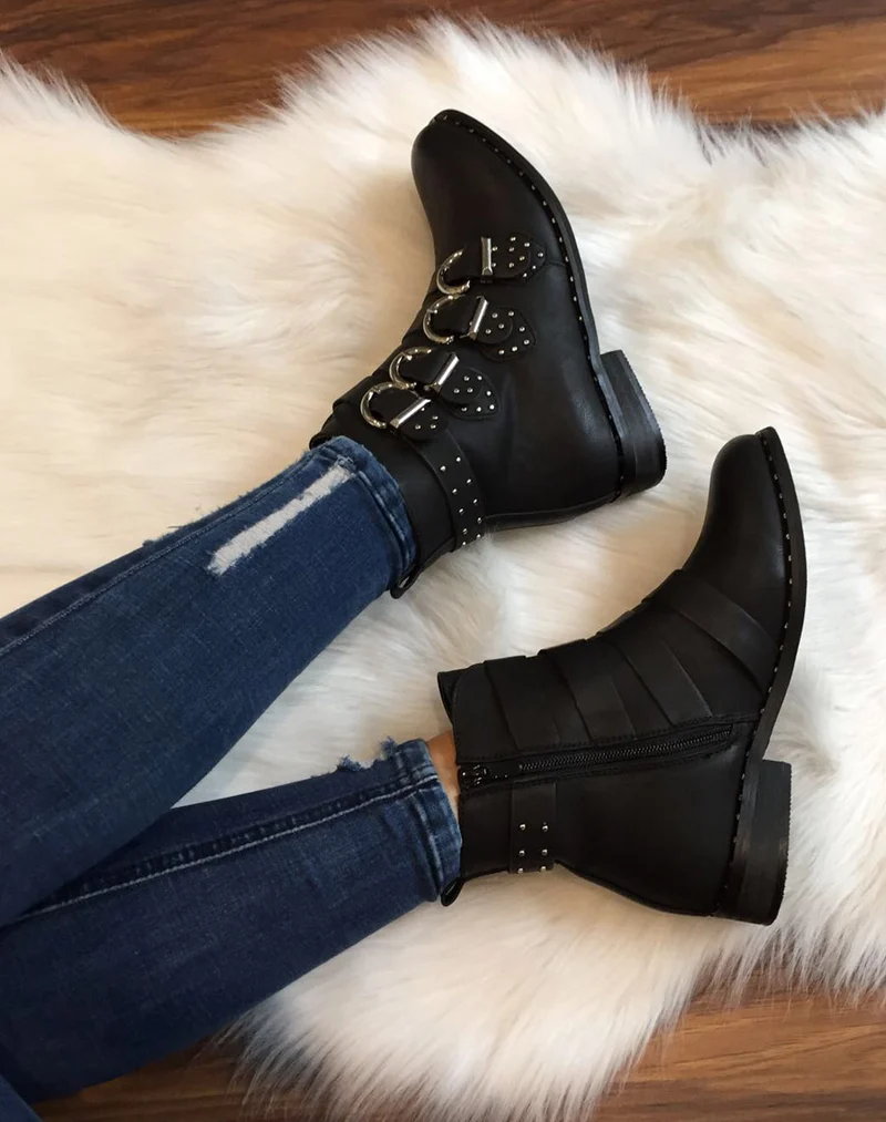 Bottines noires à brides