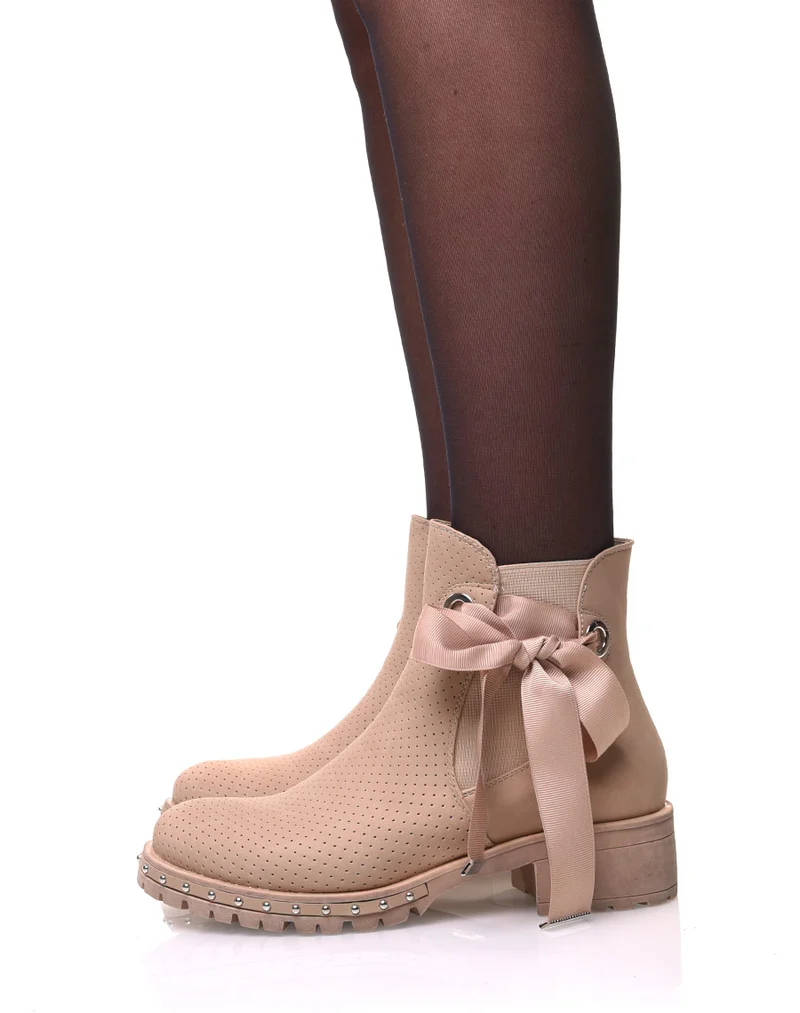 Bottines beiges perforées à semelles crantées