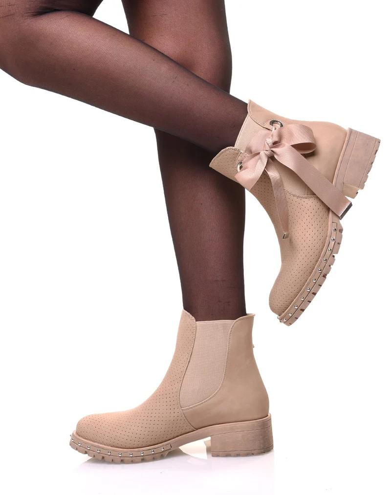 Bottines beiges perforées à semelles crantées