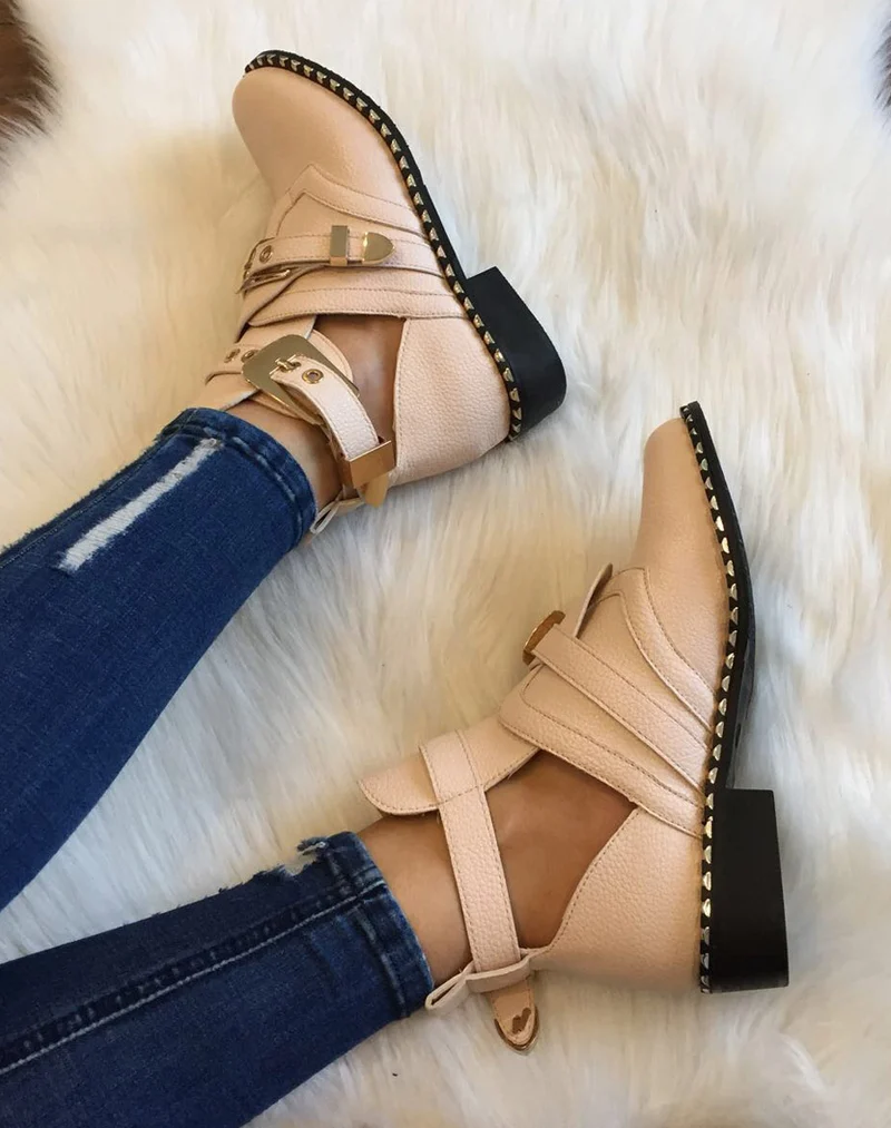 Bottines roses pales ajourées semelles cloutées