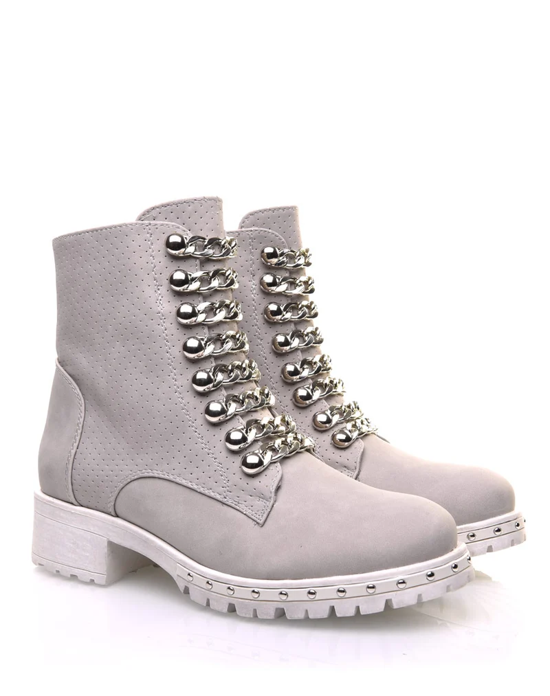Bottines grises mattes avec chaînes