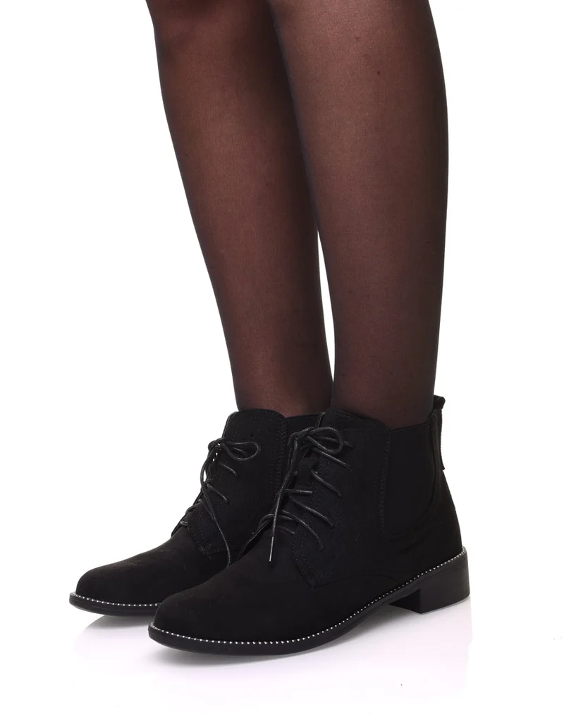 Bottines noires en suédines et à lacets