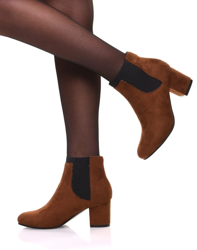 Chelsea boots camel entièrement en suédine talons mi haut