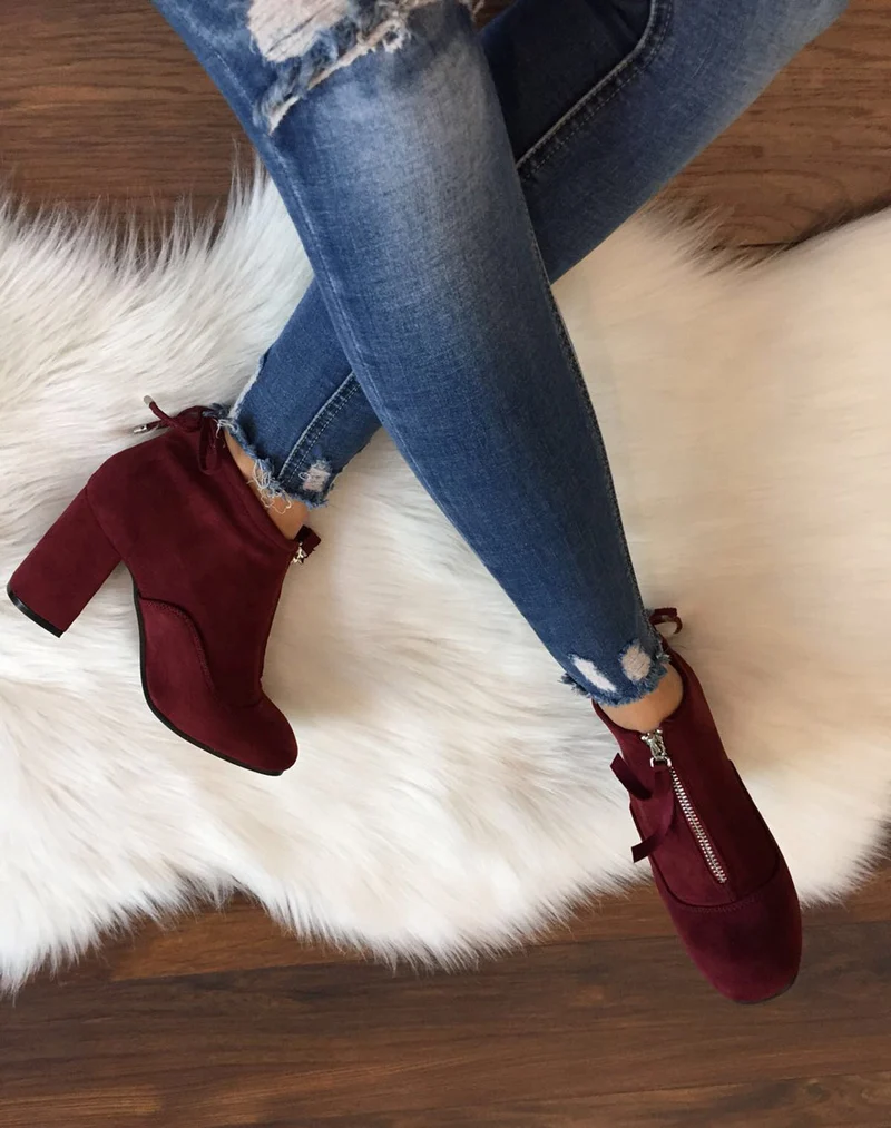 Bottines souples en suédine bordeaux à talons hauts