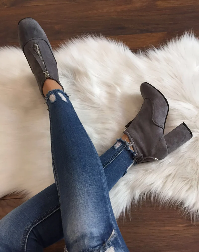 Bottines souples en suédine grises à talons hauts