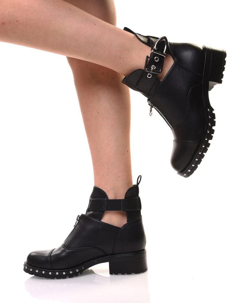 Bottines noires à semelles crantées cloutées