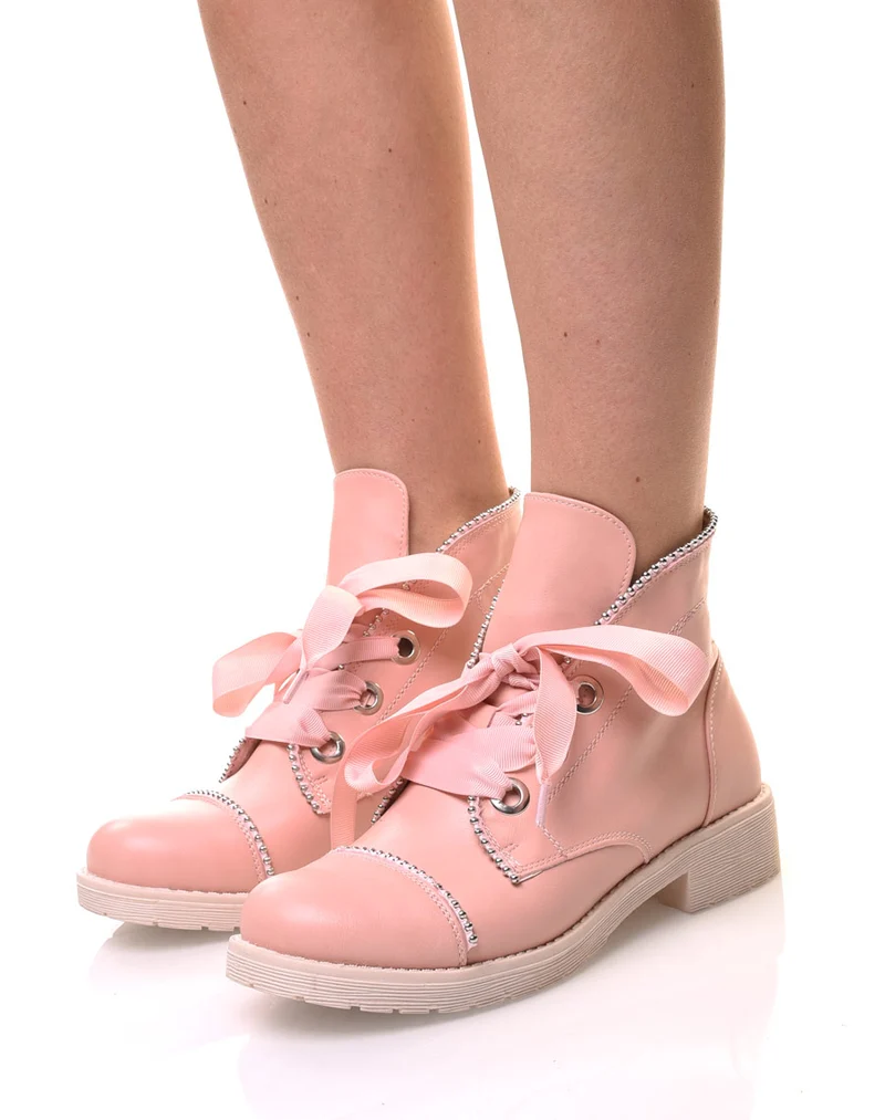Bottines roses cloutées à semelles épaisses