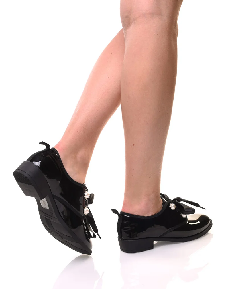 Derbies noires vernis lacets en satins
