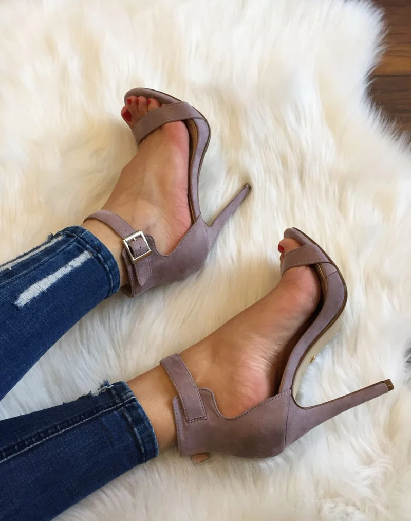 Sandales mauves en suédine à brides