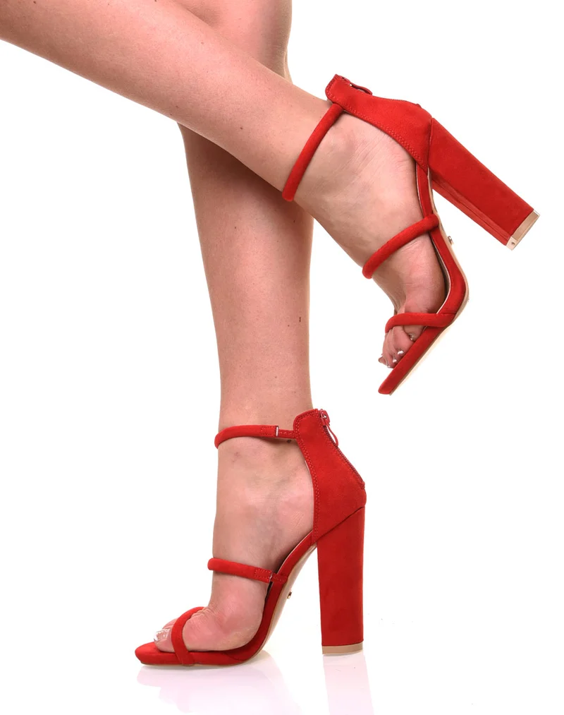 Sandales rouges en suédine et à talons épais