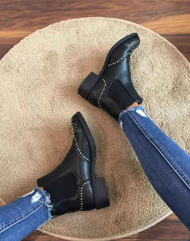 Bottines noires cloutées